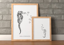 Lade das Bild in den Galerie-Viewer, Insel Hiddensee druckbare Poster mit Leuchttürmen, Strand, Asta Nielsen Haus und Seepferdchen